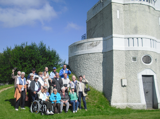 Gruppenbild beim Aussichtsturm Horn