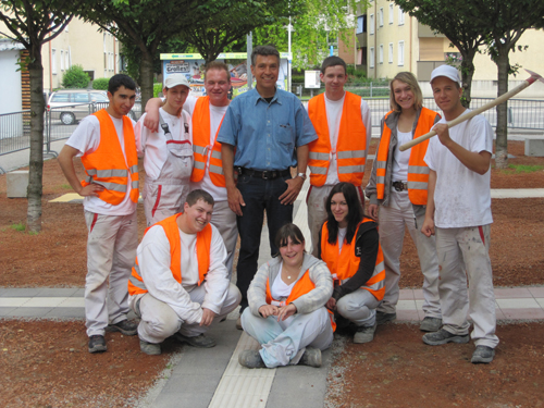 Dieses Foto zeigt Auszubildende der Firma Audi